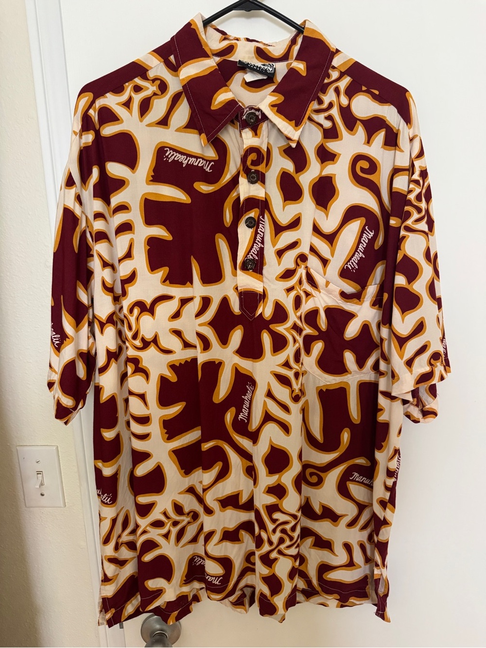 Manuheali’i Mens Aloha Shirt in size XL